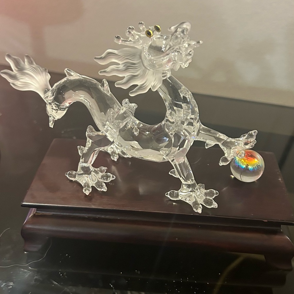 Swarovski crystal dragon with ball on hi claw